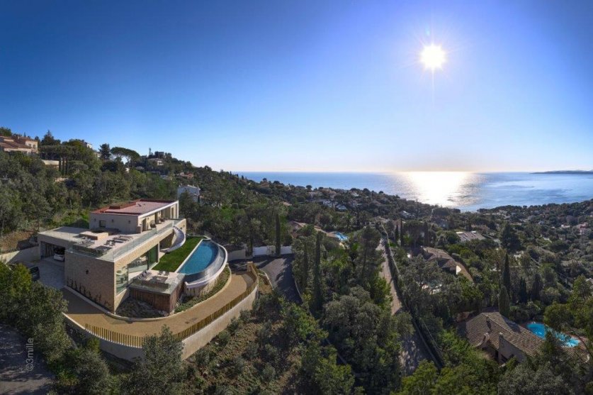 Villa à louer avec 4 chambres et une vue mer panoramique - ISSAMBRES Image 1