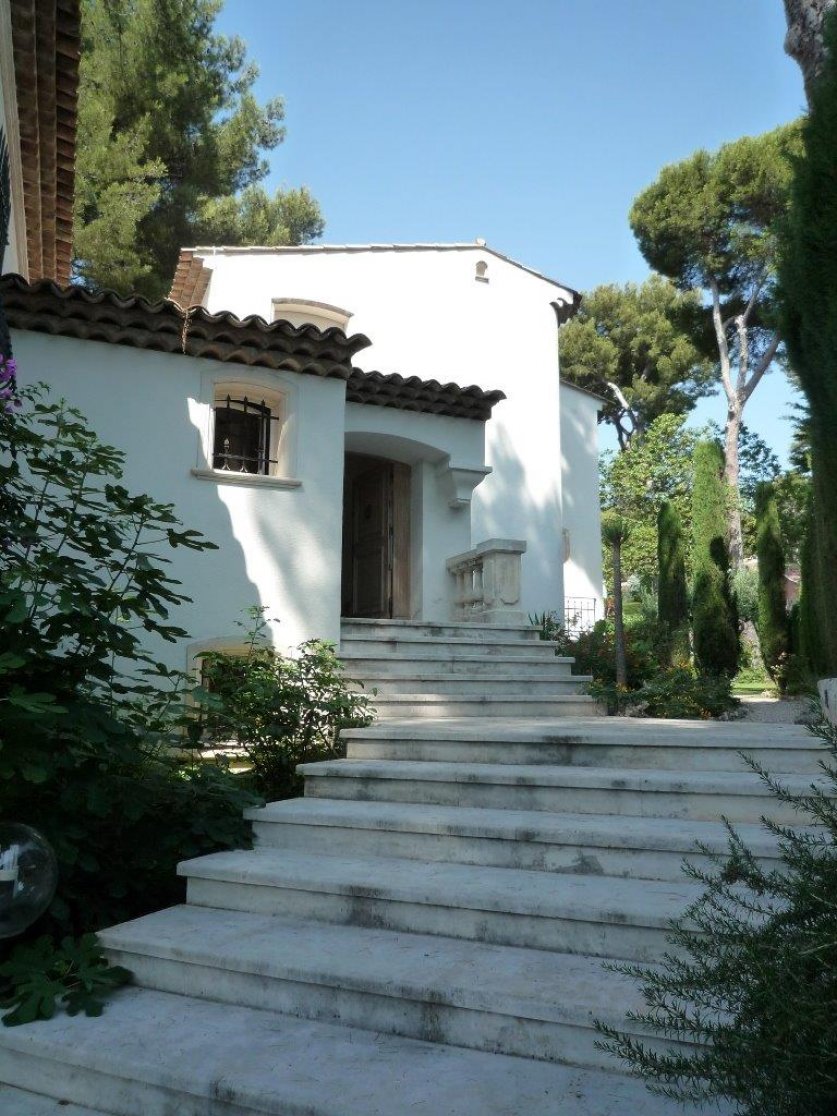 Charmante Néo Provençale Villa à vendre avec 4 Chambres - CAP D'ANTIBES Image 2